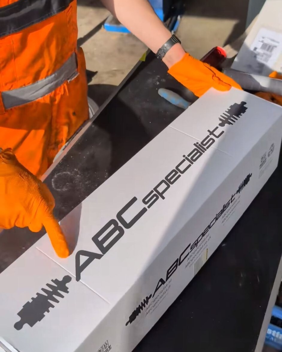 Cómo RB Engineering restauró un Mercedes utilizando nuestra suspensión ABC reconstruida.