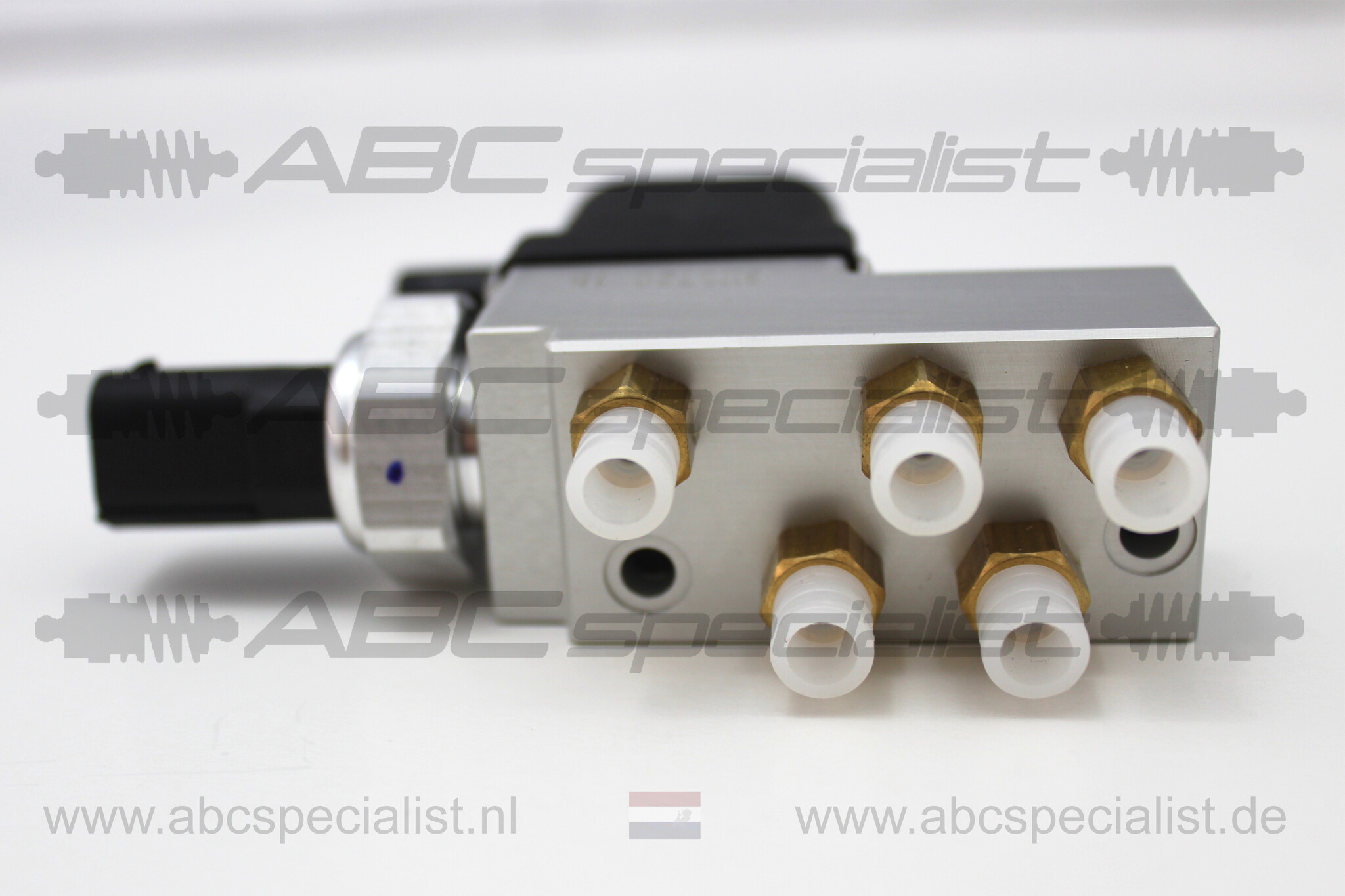 MERCEDES-BENZ Mercedes E Class W211 S211 Airmatic Valve A2113200158