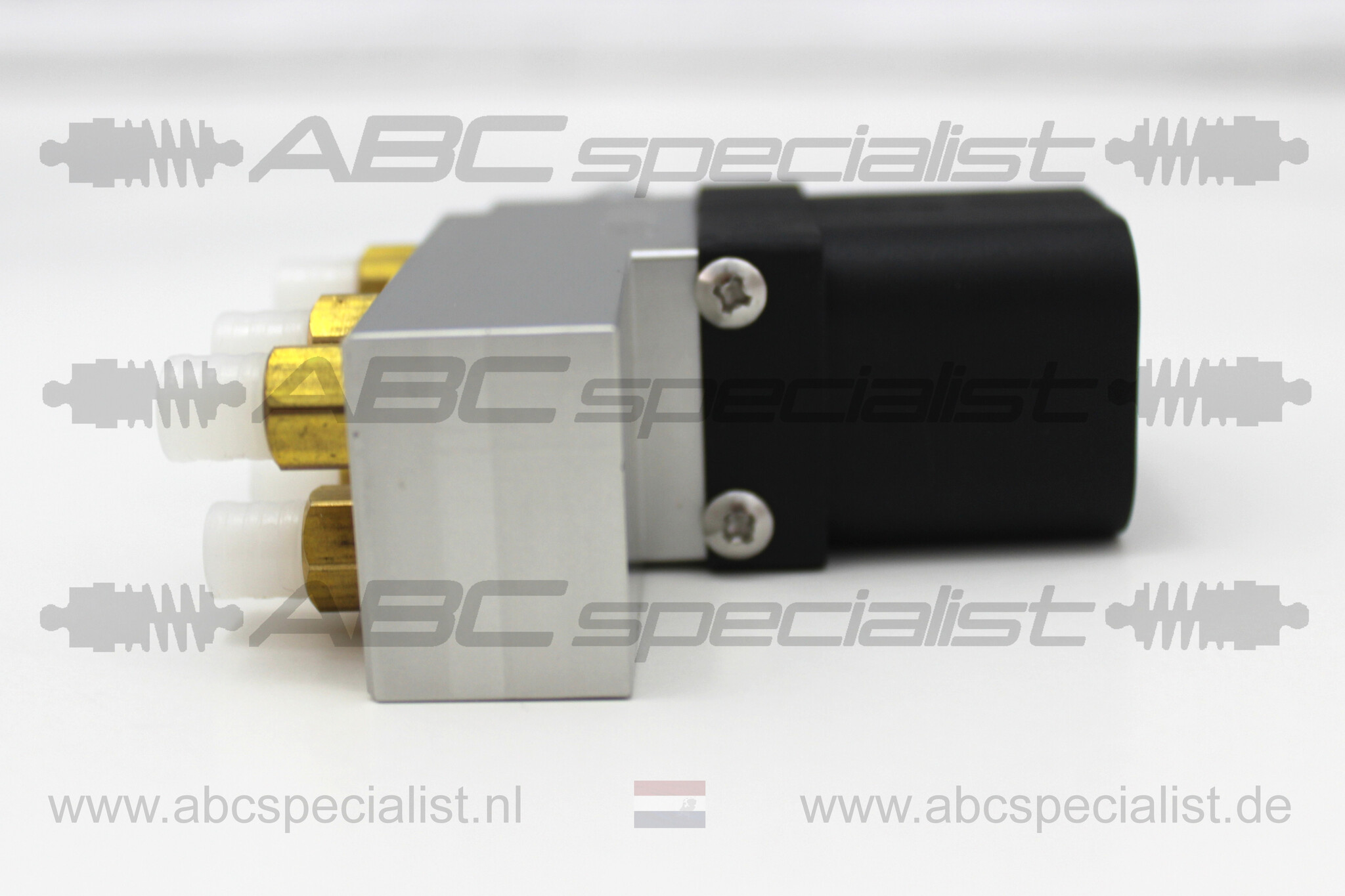 MERCEDES BENZ CLS Class C219 Airmatic Valve