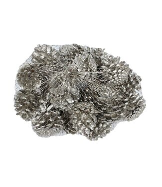 QC Platinum-coloured pine cones in a net | Weight 500 grams | Per 4 pieces