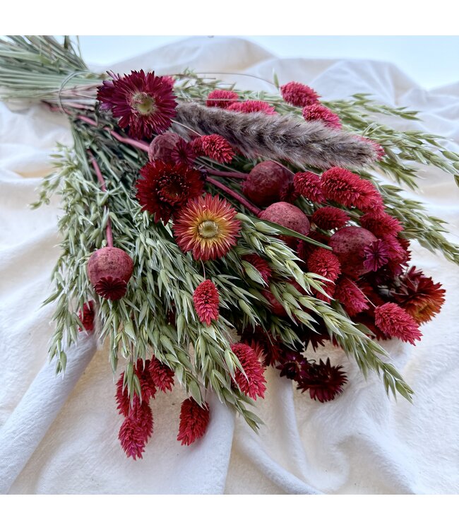 Bouquet of dried flowers Zoeij | Height ± 60 centimetres | With red, dark pink and natural dried flowers | Available to order per bunch