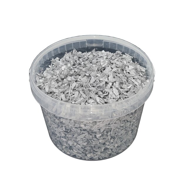 Wood chips in reusable bucket | Colour: Silver | Length 5 - 8 millimetres | Bucket capacity 3 litres | Per bucket