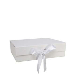 4A Gift box | Colour: Natural White | Length 22 centimeter | Width 22 centimeter | Height 6.5 centimeter | Per box