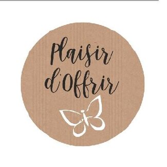 4A Sticker Label met tekst “Plaisir D’Offrir” | Kleur: Lichtbruin | Diameter 39 millimeter | Per 500 stickers