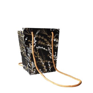 4A Papieren Cadeautasjes “Arborescen” | Kleur: Zwart | Lengte 11 centimeter | Breedte 15 centimeter | Hoogte 17 centimeter | Per 10 cadeautassen