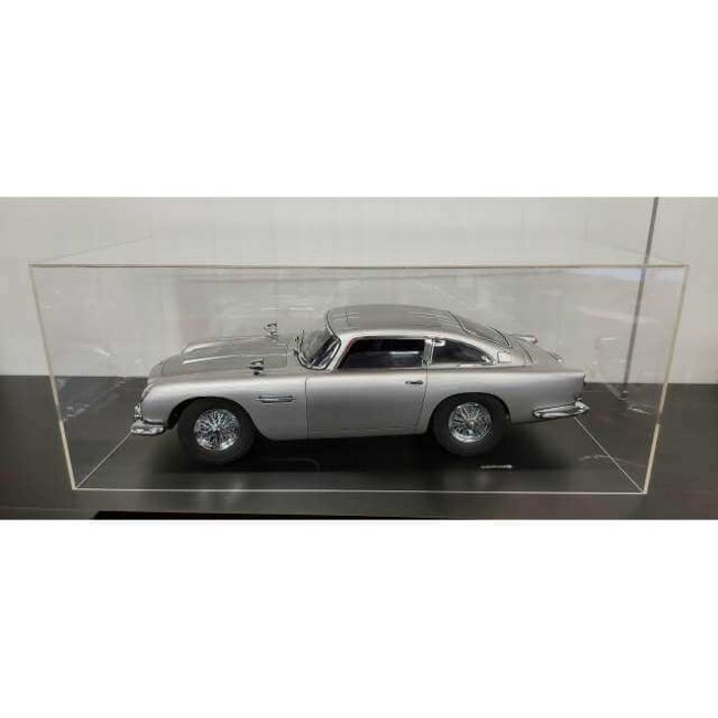 Triple 9 Losse 1:8 vitrine plexiglas zonder ondergrond. Show je modelauto!