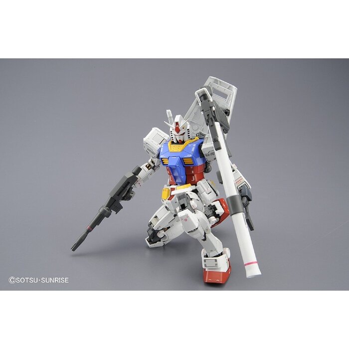 Bandai Gundam MG 1/100 RX-78-2 Gundam Ver 3.0 Model Kit 18cm