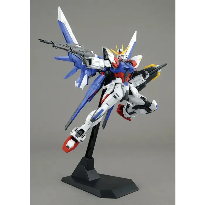 Bandai Gundam Build Fighters MG 1/100 Strike Gundam Full Pack Model Kit