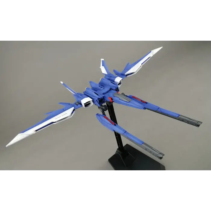 Bandai Gundam Build Fighters MG 1/100 Strike Gundam Full Pack Model Kit