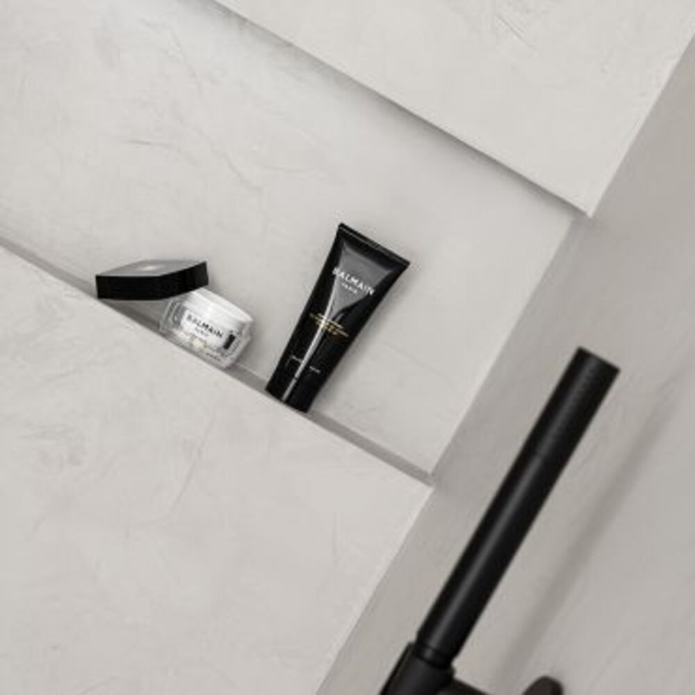 Balmain Signature Men's Line Hair & Body Wash - 200ml Balmain Signature Men's Line Hair & Body Wash - 200ml