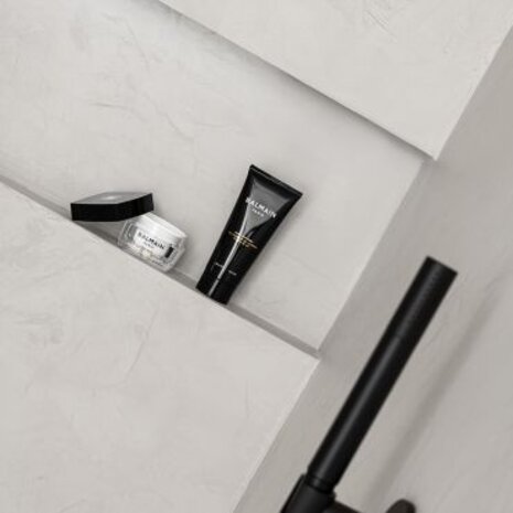 Balmain Signature Men's Line Hair & Body Wash - 200ml Balmain Signature Men's Line Hair & Body Wash - 200ml