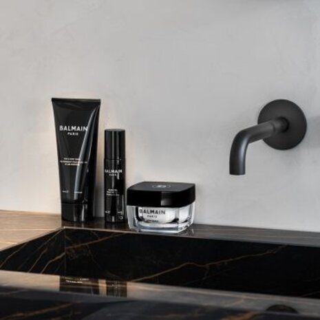 Balmain Signature Men's Line Hair & Body Wash - 200ml Balmain Signature Men's Line Hair & Body Wash - 200ml