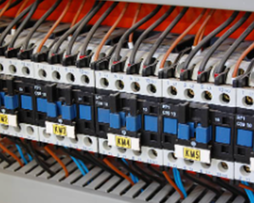 Zo werkt een PLC (Programmable Logic Controller)