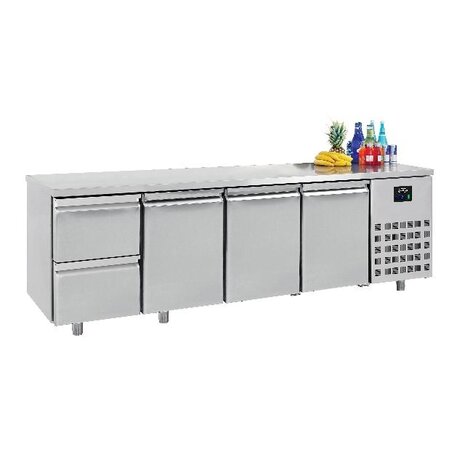 Combisteel 700 koelwerkbank 3 deuren 2 laden | 7489.5525 Combisteel 700 koelwerkbank 3 deuren 2 laden | 7489.5525