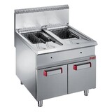 Diamond Gasfriteuse met 2 kuipen van 18 liter (2x 18 kw) op gesloten kast met draaideuren Diamond Gasfriteuse met 2 kuipen van 18 liter (2x 18 kw) op gesloten kast met draaideuren