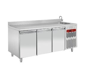 Diamond Geventileerde koeltafel  muraal ,  3 deuren gn 1 1, met spoelbak Diamond Geventileerde koeltafel  muraal ,  3 deuren gn 1 1, met spoelbak