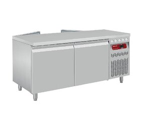 Diamond Koeltafel pass through, geventileerd, 2x2 deuren gn 2 1, 365 l. Diamond Koeltafel pass through, geventileerd, 2x2 deuren gn 2 1, 365 l.