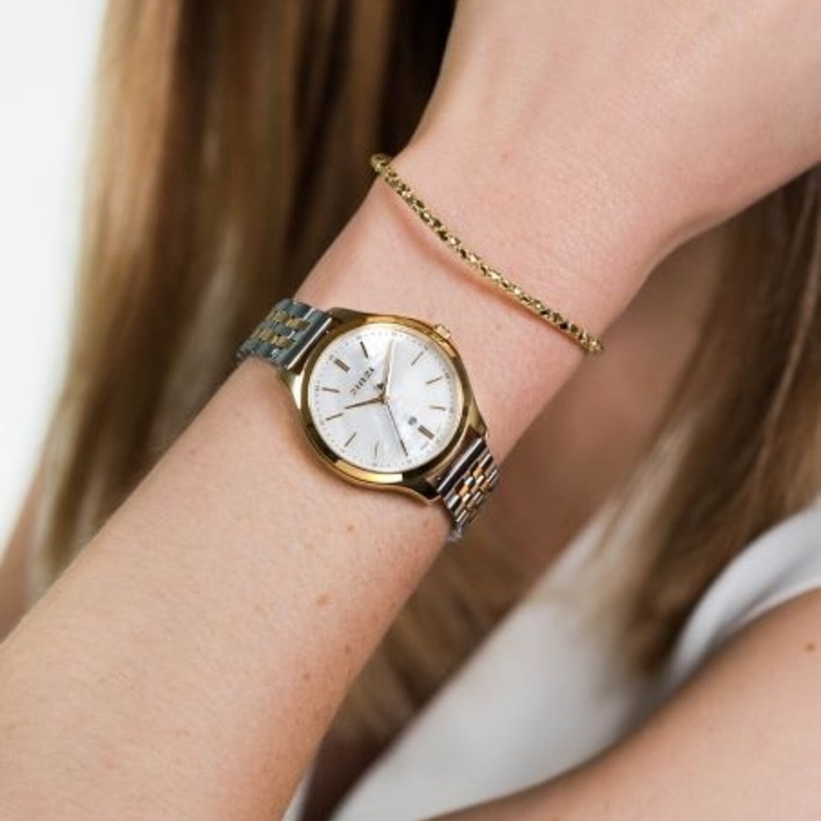 Zinzi ZINZI Classy horloge 34mm wit parelmoer wijzerplaat goudkleurige stalen kast en bicolor band, datum ziw1034