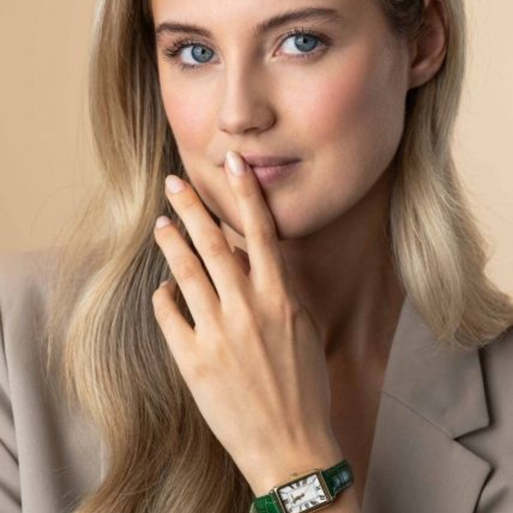 Zinzi ZINZI Elegance bicolor horloge witte wijzerplaat en rechthoekige goudkleurige kast en groene leren band 28mm extra dun ZIW1907G