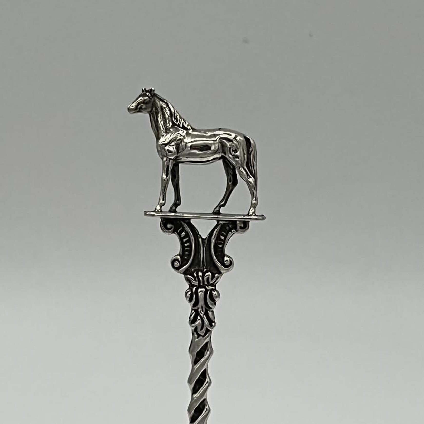 Juwelier Arie de Koning Zilveren geboortelepel ''Paard'' (kleine lepel)