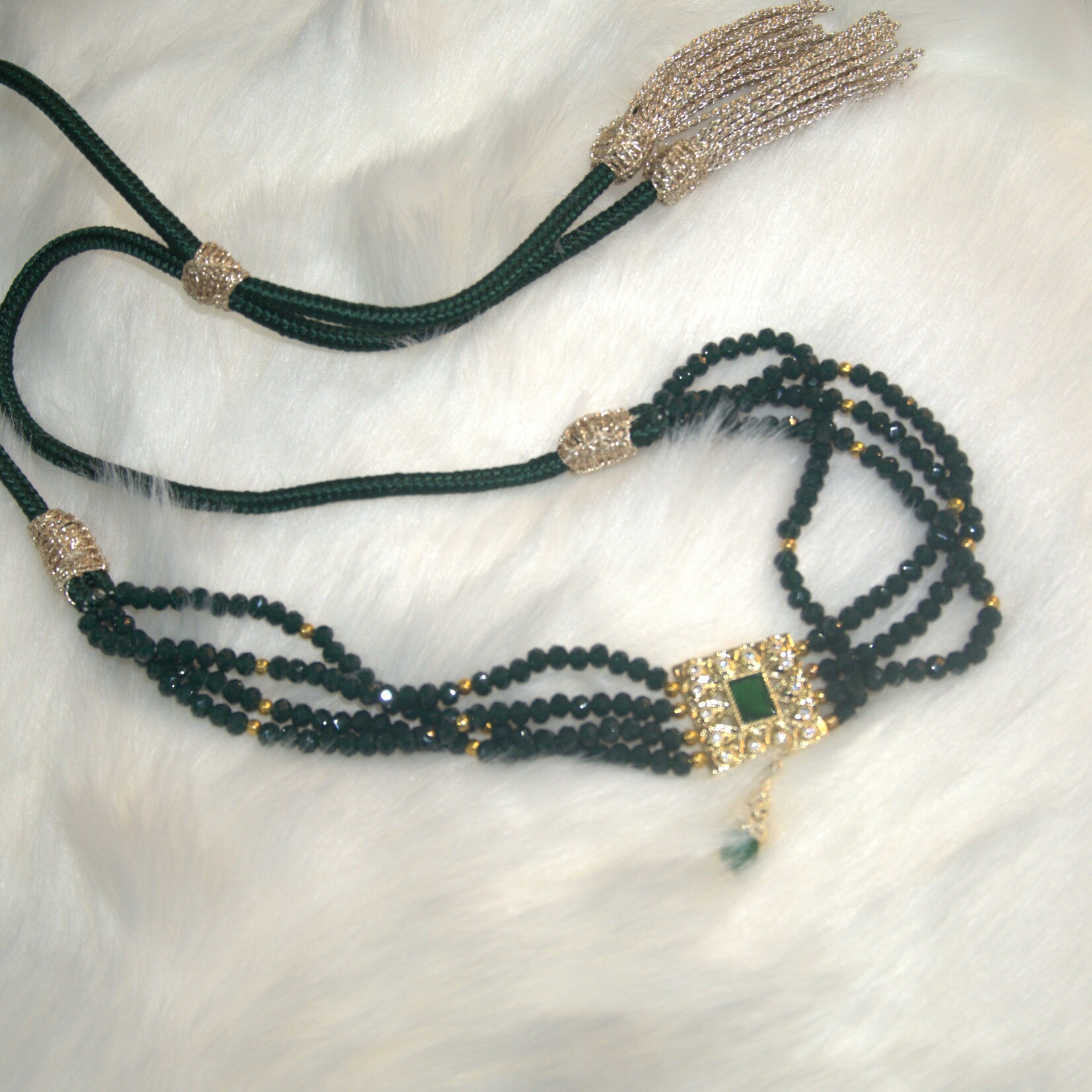 Collier ras de cou vert artisanal fait main