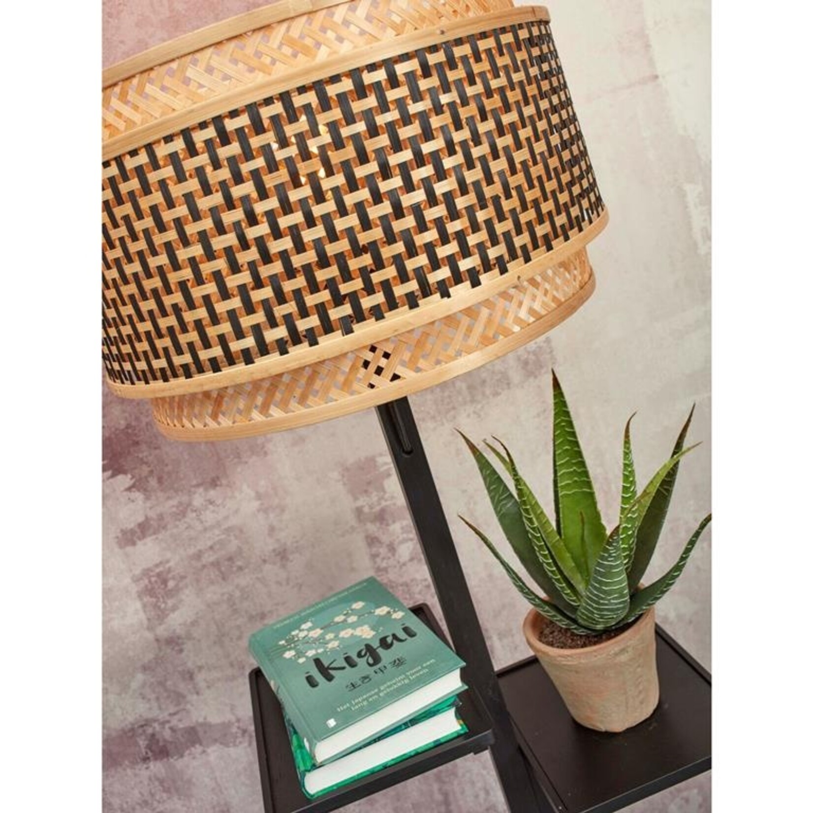 Good&Mojo Bhutan vloerlamp met plankje - zwart frame