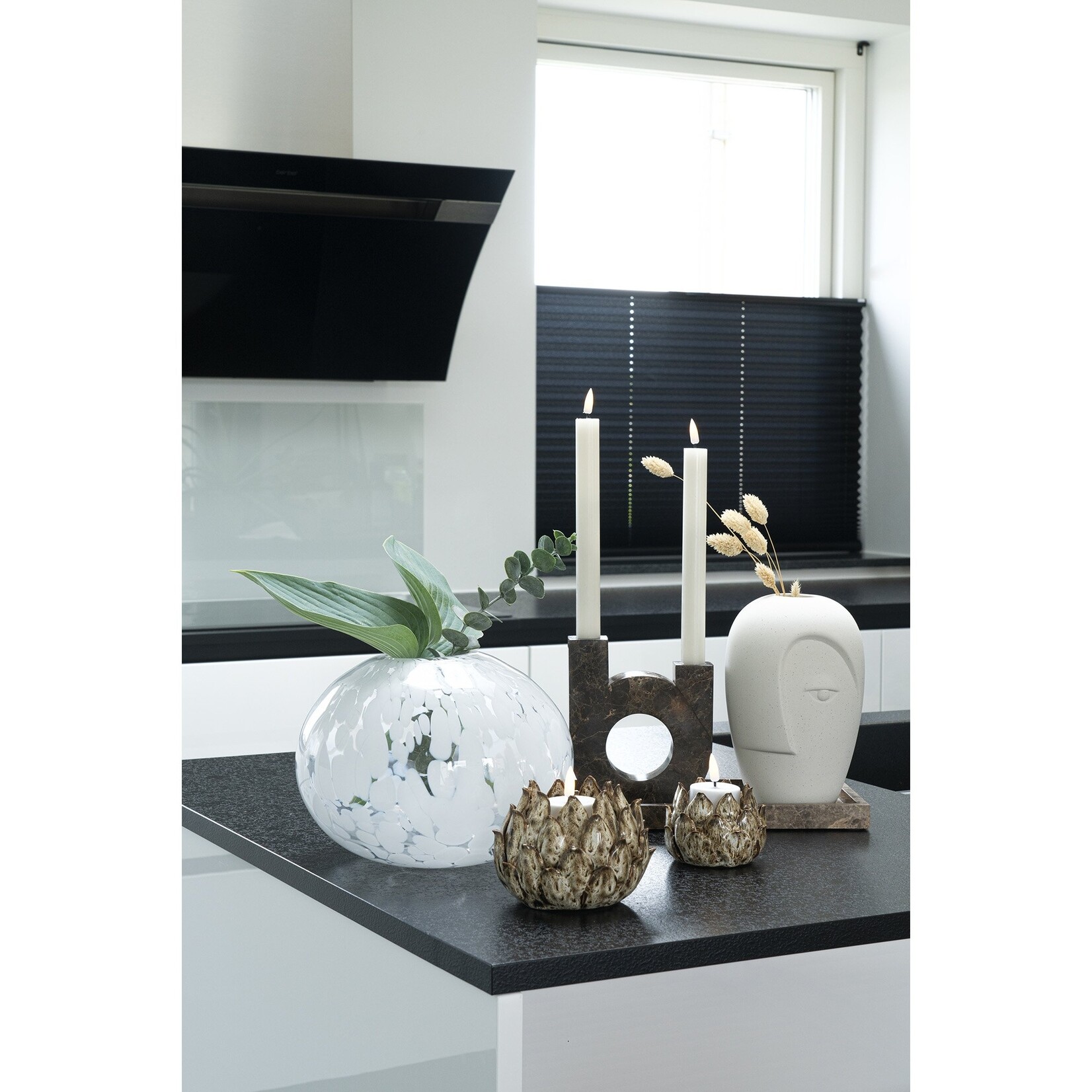 Nordic Ceramic Vase - Vase in sand ceramic with face  12,5x13x19,5 cm
