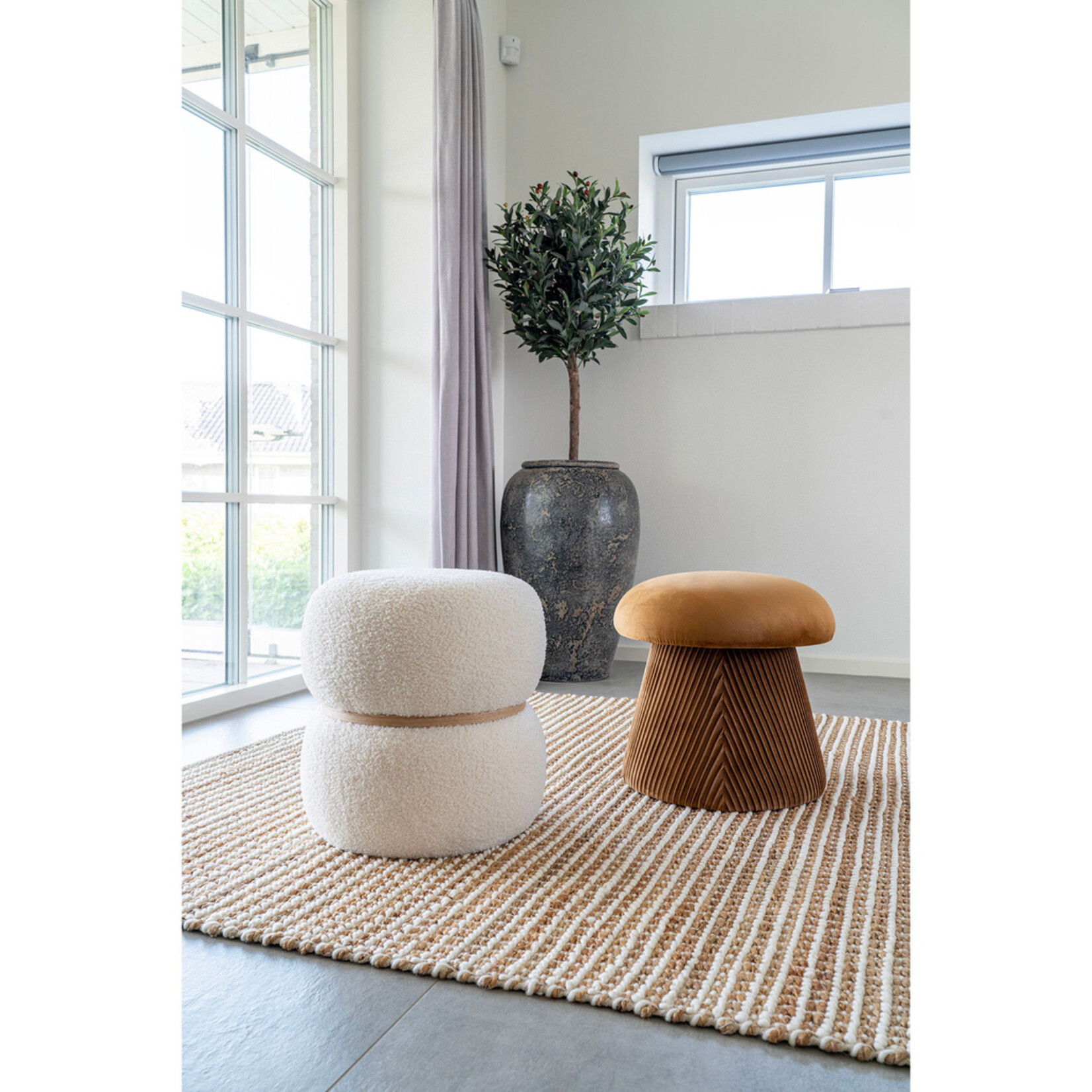 Milford Puf Milford Pouf - Pouf in bouclé, white, Ø38x41 cm
