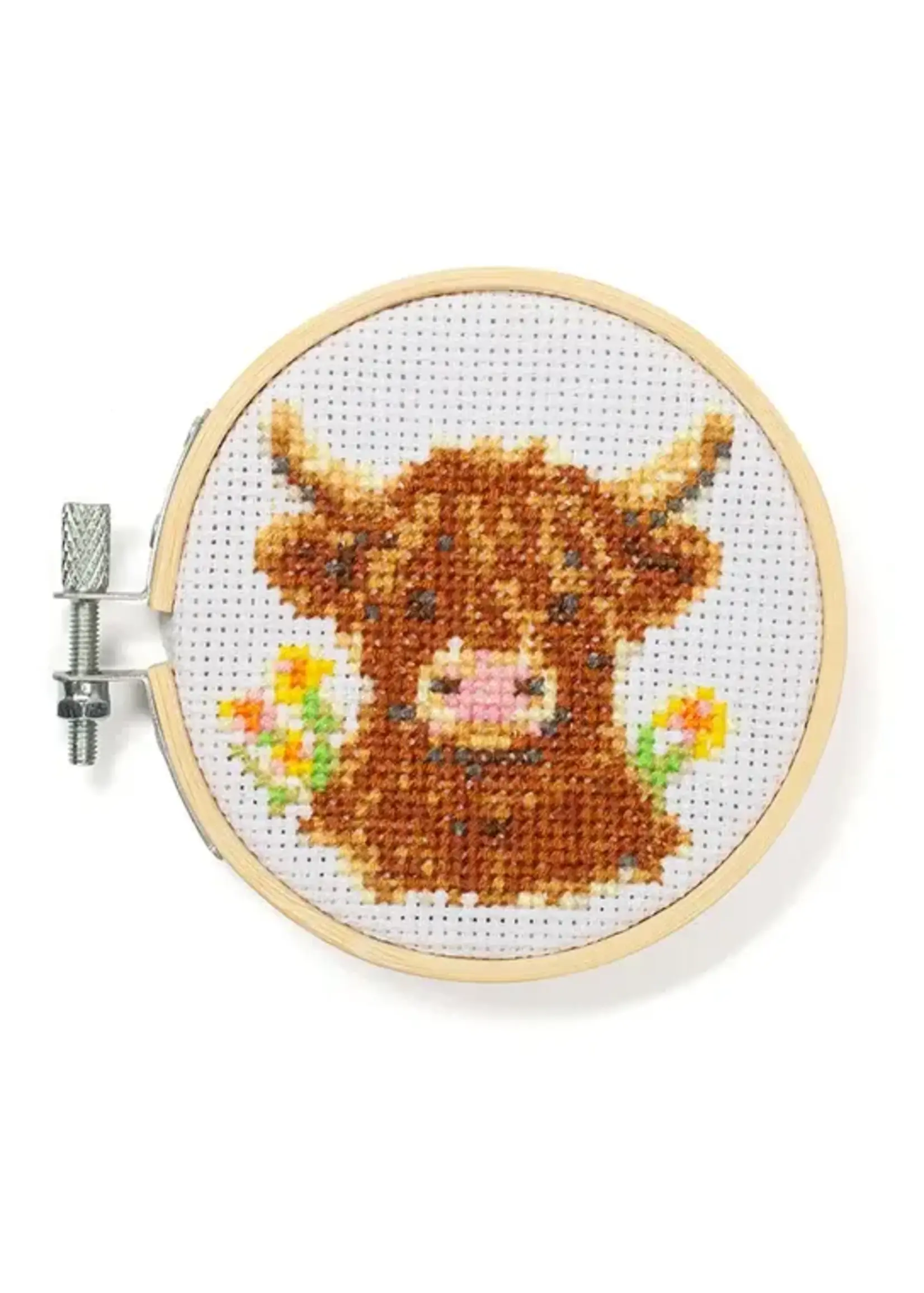 Kikkerland Kikkerland Highland Cow Mini Cross Embroidery