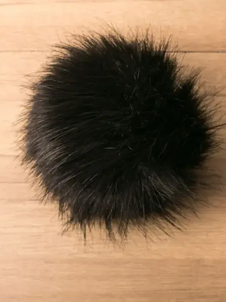 Pompon maron noir