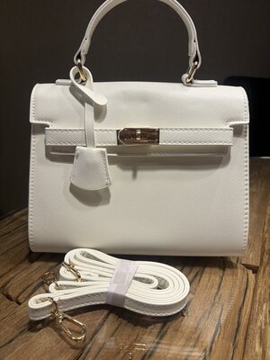 Gallantry/white
