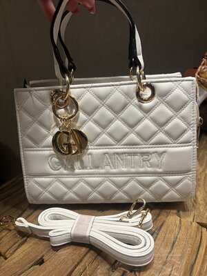 Gallantry/white/C-01