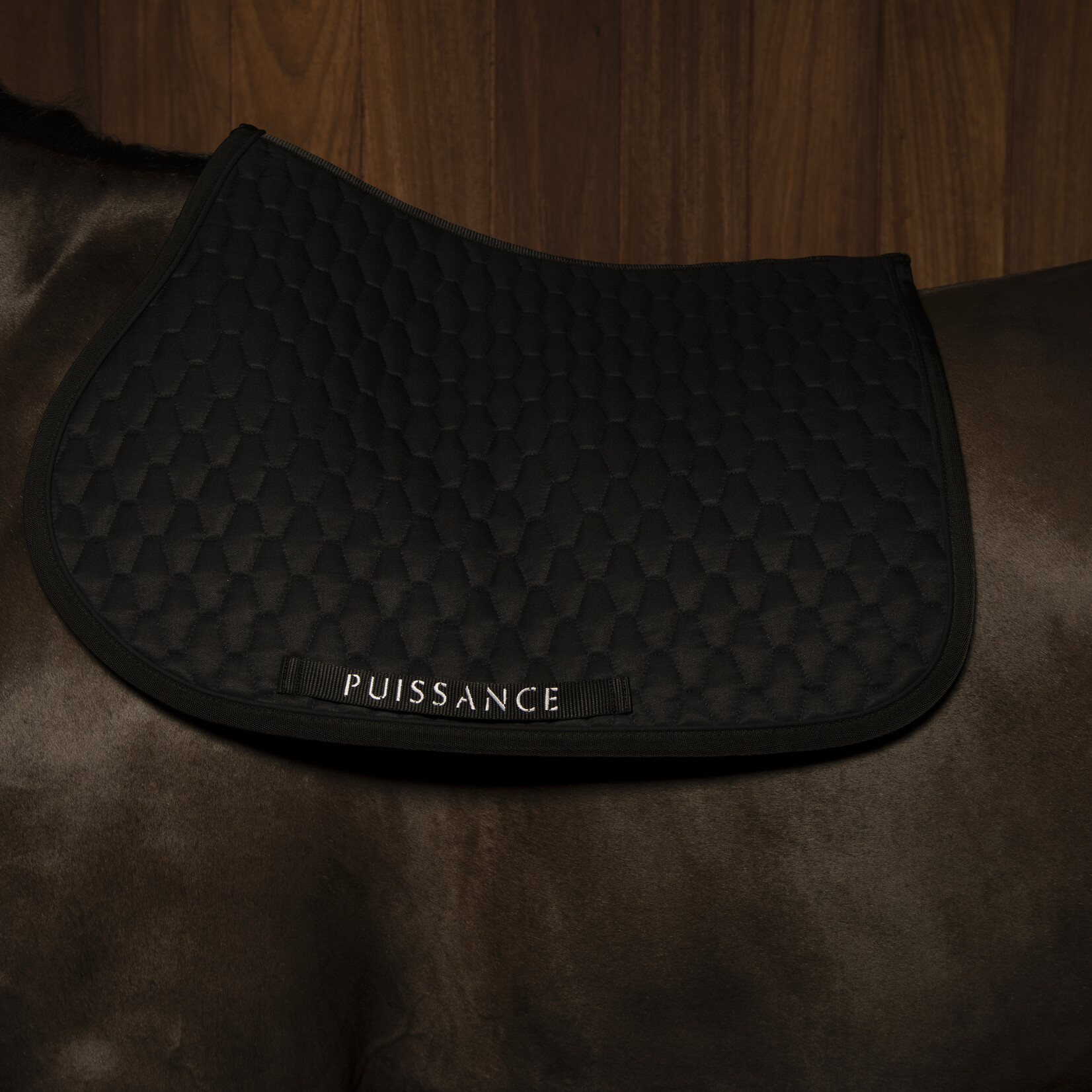 PUISSANCE SADDLE PAD-STYLE BARFI BLACK