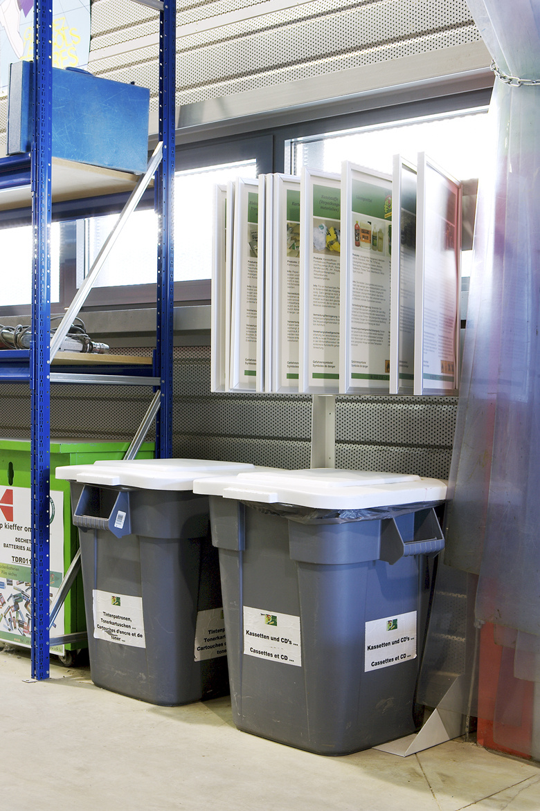 Rubbermaid Vierkante Brute container 151,4 liter grijs