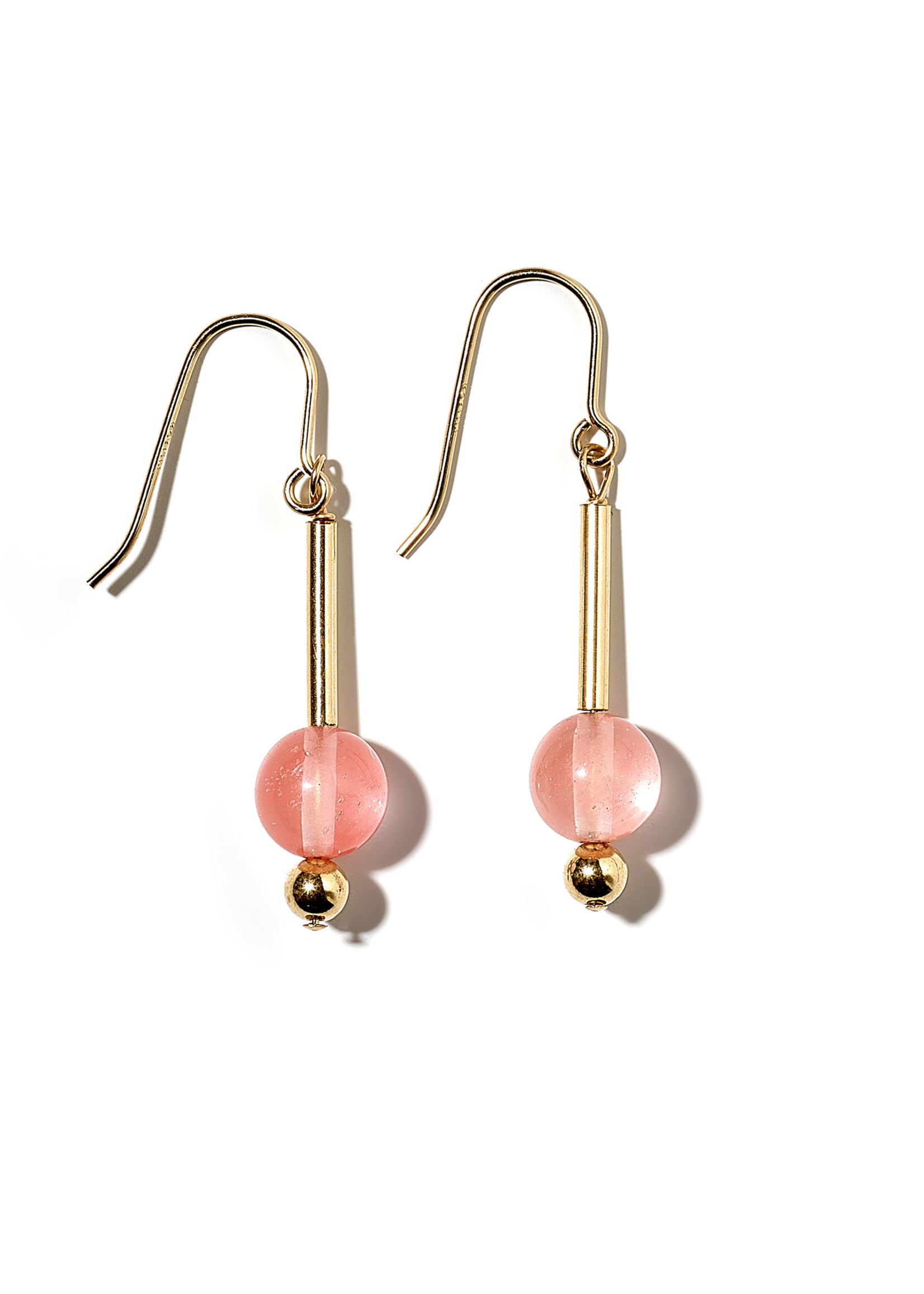 NANA LOU, Ohrhänger, 14-karat gold filled, rosa Quarz