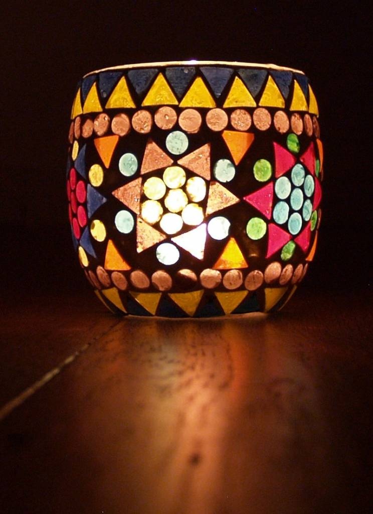Orientalischer Mosaik-Teelichthalter aus buntem Glas