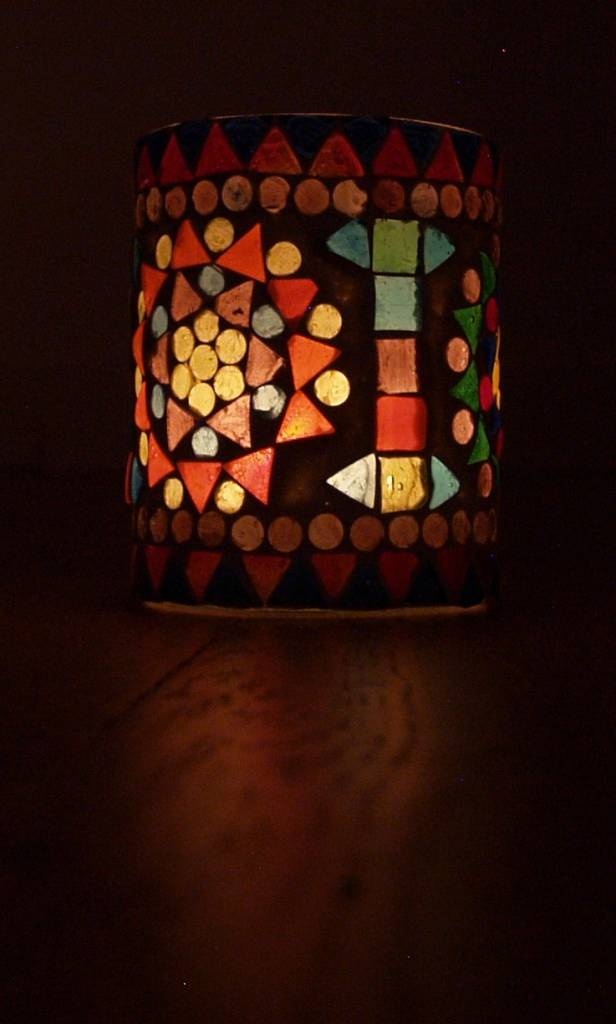 Mosaik-Teelichthalter in Mehrfarben