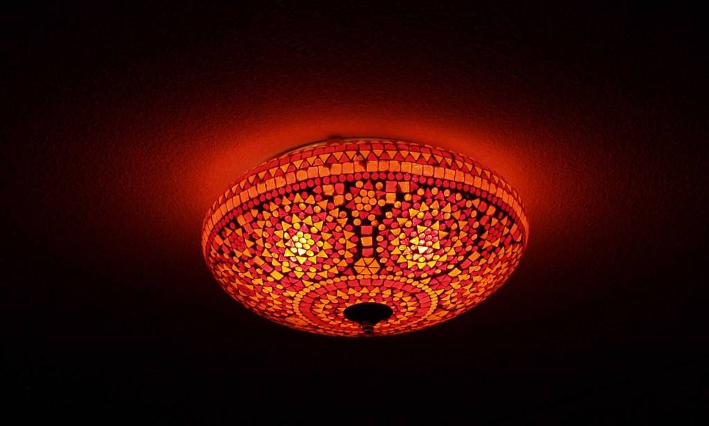 Bunte Lampe - Deckenlampe aus Glasmosaik in Rot