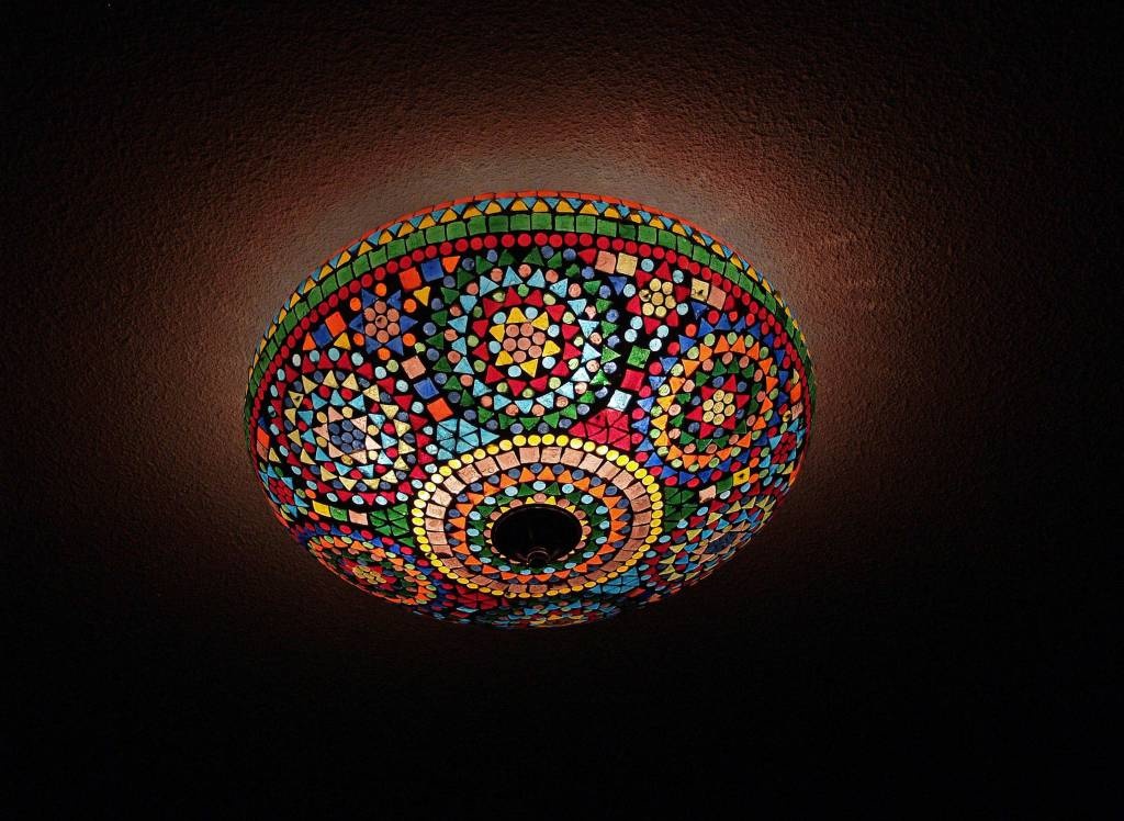 Orientalische Deckenlampe mit Mosaik im Mehrfarben-Design