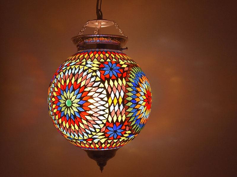 Orientalische Hängelampe aus buntem Glasmosaik