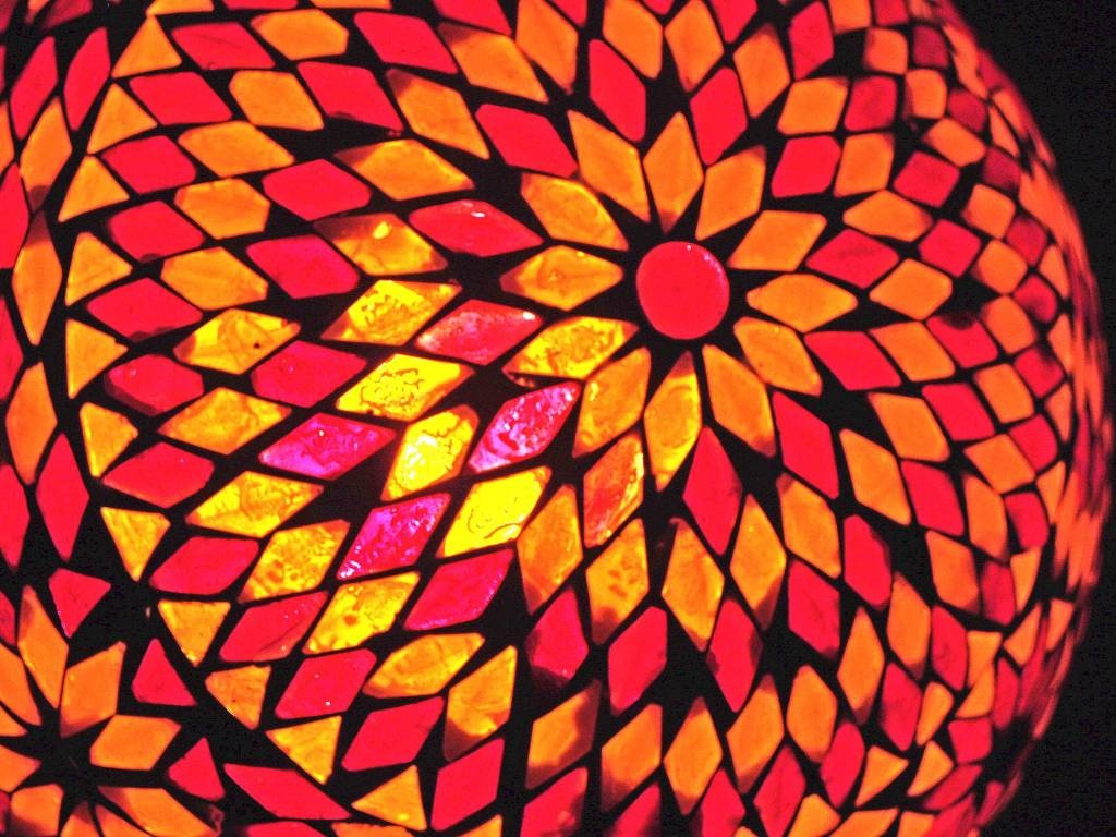 Orientalische Hängelampe in Rot mit Mosaikmuster