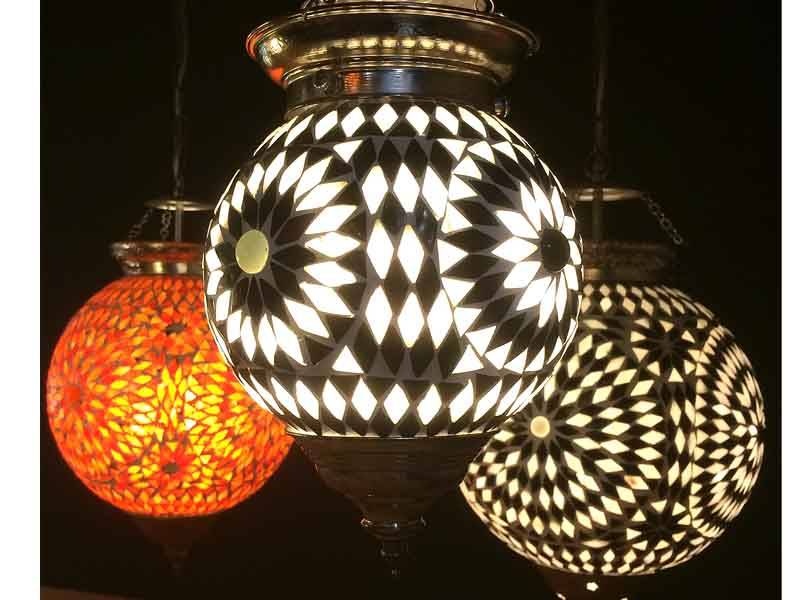 Schwarze orientalische Hängelampe