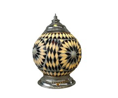 Orientalische Tischlampe in Schwarz-Weiß