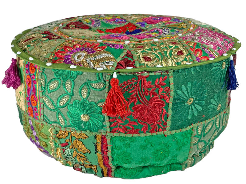 Orientalischer Pouf in Grün aus Indien mit bunten Quasten
