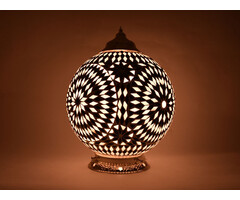 Orientalische Tischlampe in Schwarz und Weiß