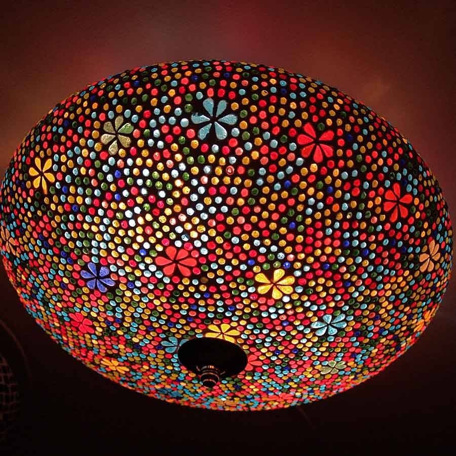 Orientalische Deckenlampe mit Mosaikblumen