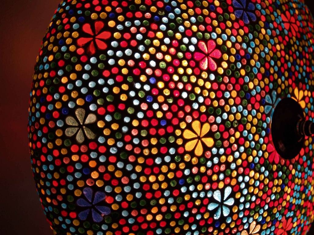 Orientalische Deckenlampe mit Mosaikblumen