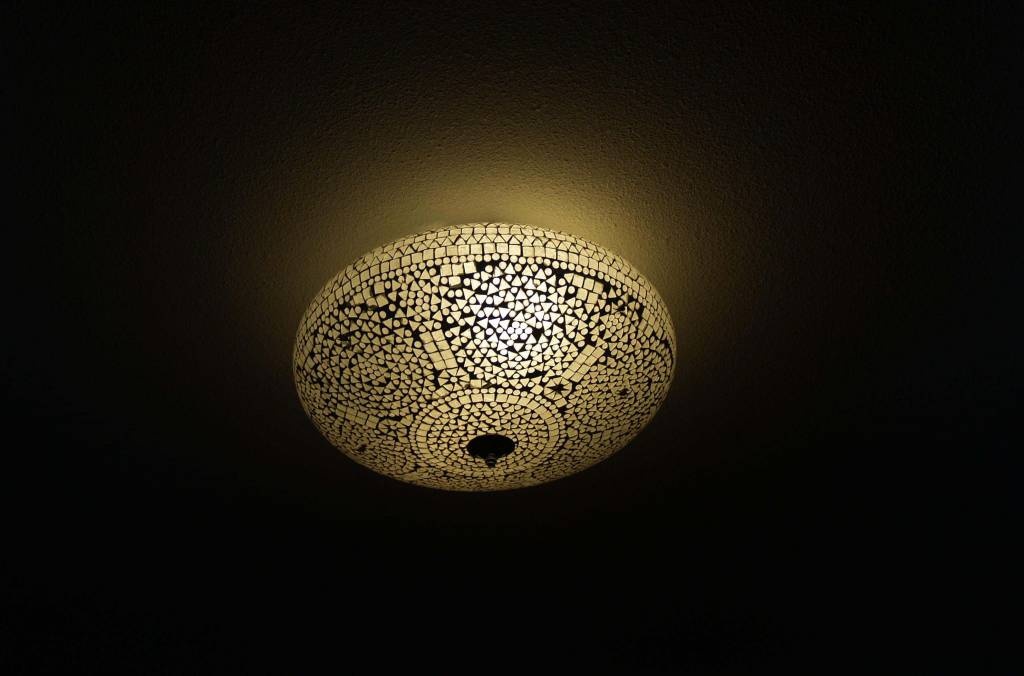 Traditionelle Mosaik-Deckenleuchte in transparentem Design