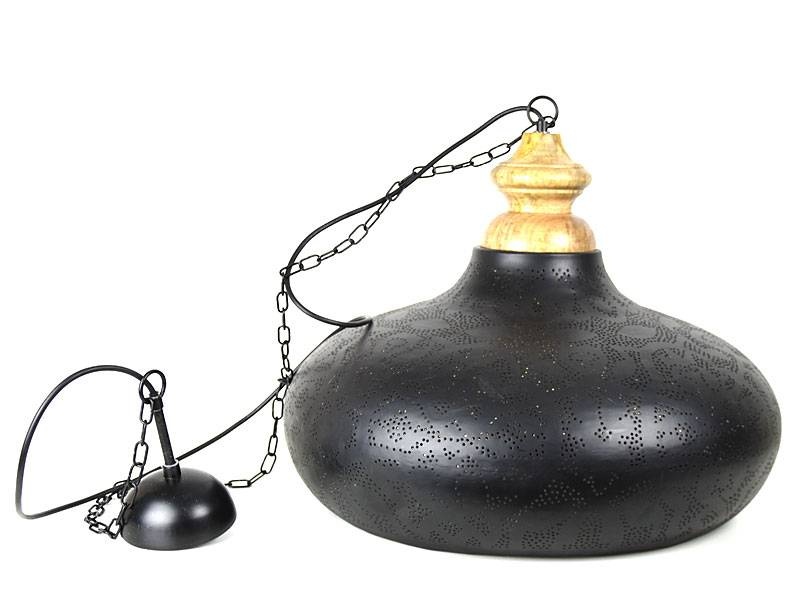 Hängelampe in Schwarz mit filigranen Mustern und Holz