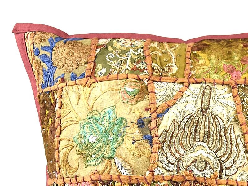 Braunes Kissen aus Indien